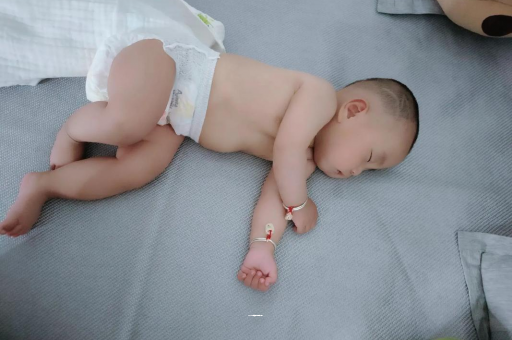 供卵包生男孩公司宝宝几个月可以吃水果